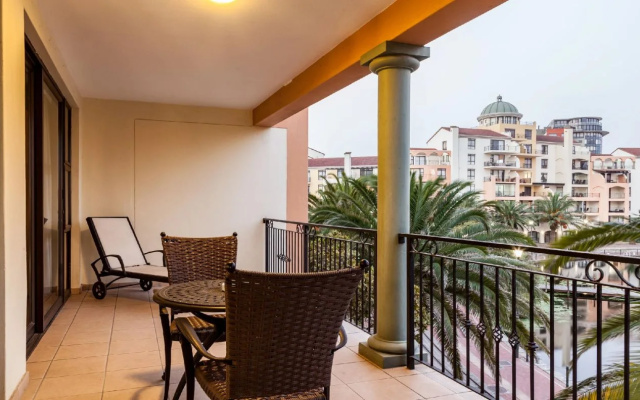 Island Club  & Apartments