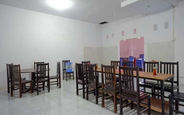 RedDoorz near Pasar Baru Mamuju