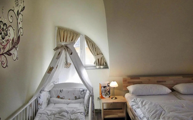 Holiday House Nightingale, Glowe