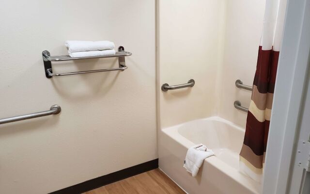 Red Roof Inn Moss Point