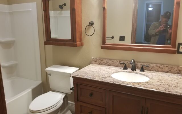 Silver Horseshoe Inn