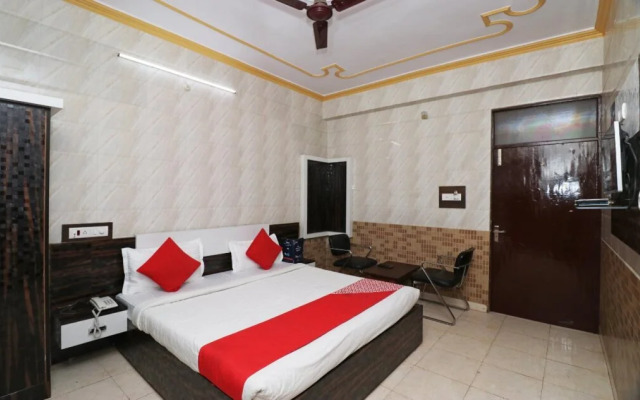 Oyo 24585 Pr Palace
