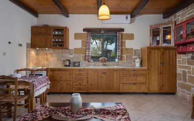 Athina Traditional Villa | Stalos