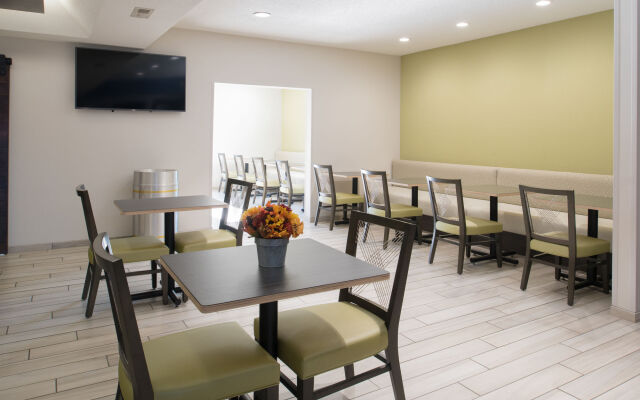 Holiday Inn Express Hotel & Suites Burlington by IHG