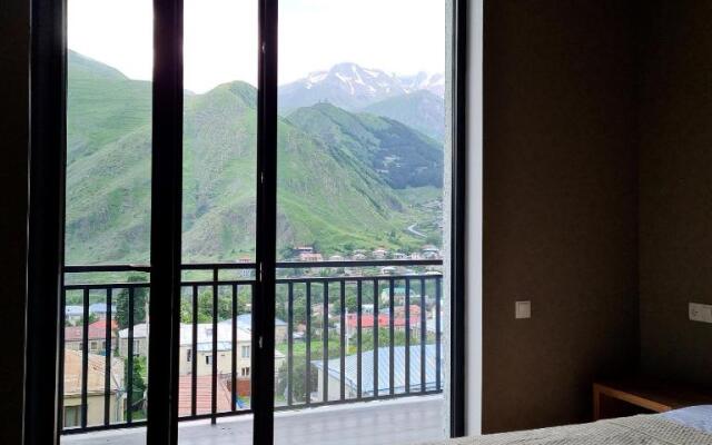 Kazbegi 4U
