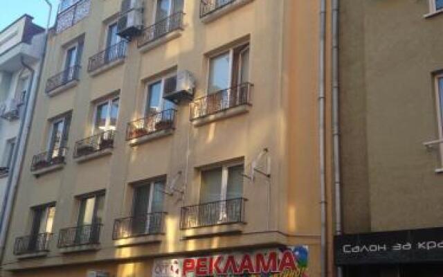 Kiril i Metodii Square Apartment