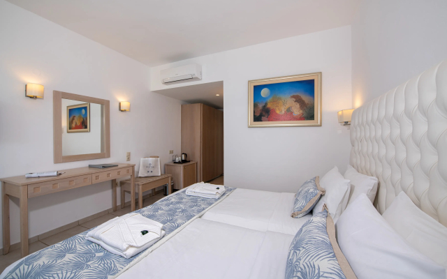 Delfina Tropic Beach