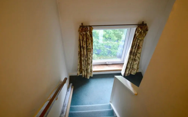 Spacious and Light 3 Bedroom Flat in Scenic Canonmills