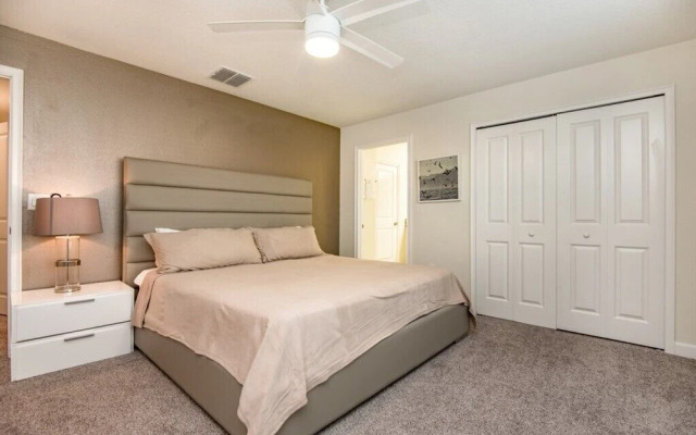 4 Bdrm With Private Pool