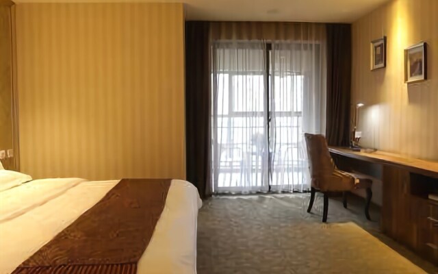 Beiluming Hotel (Chengdu South Railway Station)
