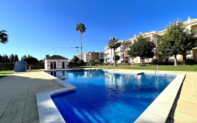 Quarteira Elegant With Pool by Homing