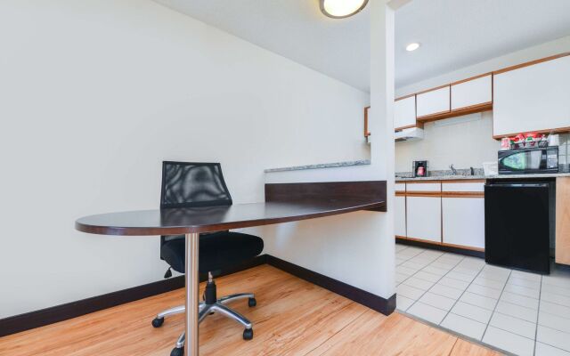 Red Roof Inn PLUS+ & Suites Guilford