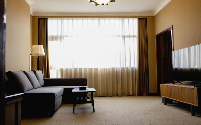 Jianguo Qianmen Hotel