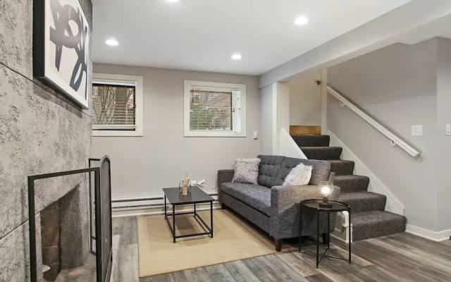 Perfectly Designed 1BR - Barry GA