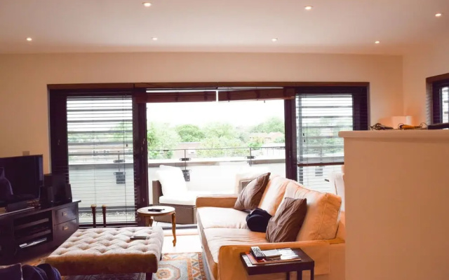 Stylish 2 Bedroom Flat With Balcony In Tufnell Park