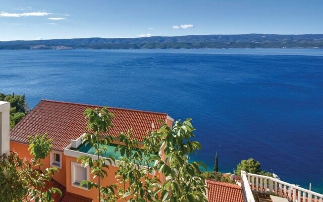 Emilie's House And Apartment