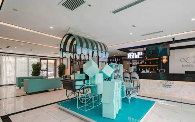 Xana Hotelle (Jokhang Temple at Potala Palace in Lhasa)