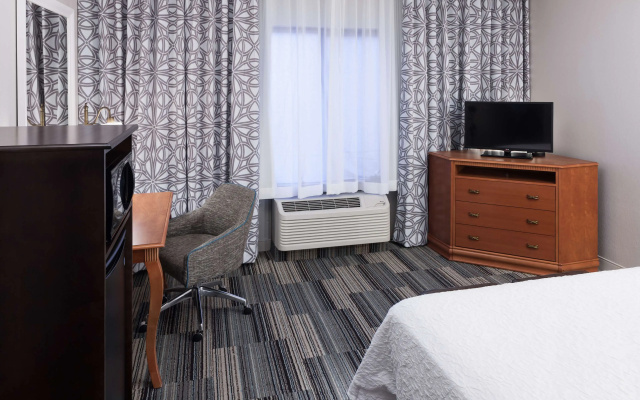 Hampton Inn & Suites Tulare
