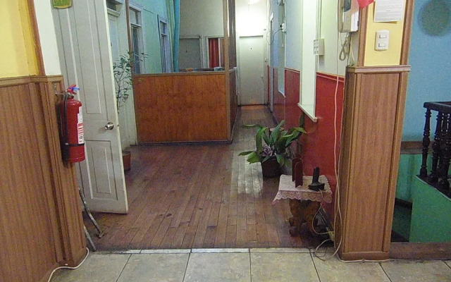 Hostal Tricontinental