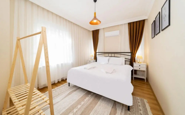 Spacious and Central Apartment near Lara Beach in Muratpasa, Antalya