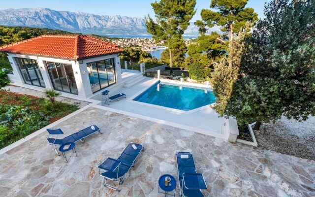 Beautiful Villa in Selca with Private Swimming Pool