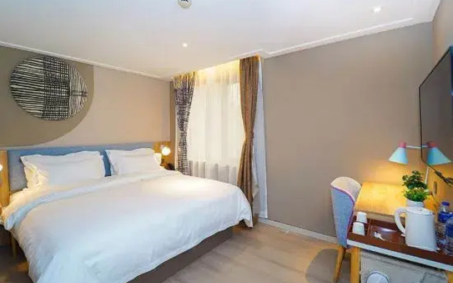 Shanghai Yaya Light Luxury Hotel (Hongkou Football Stadium)