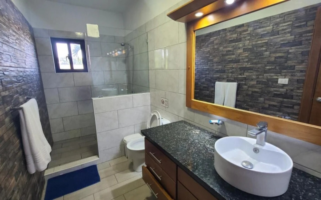 Bachelor s Heaven - Private and Spacious