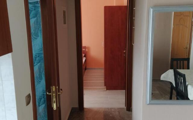 George's apartment Serres