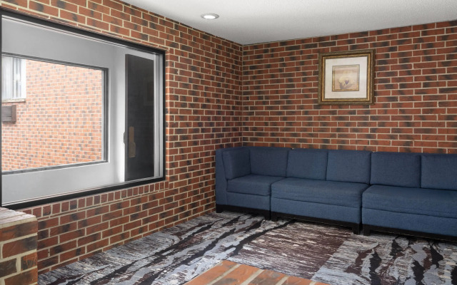 Ramada by Wyndham Cedar Rapids South