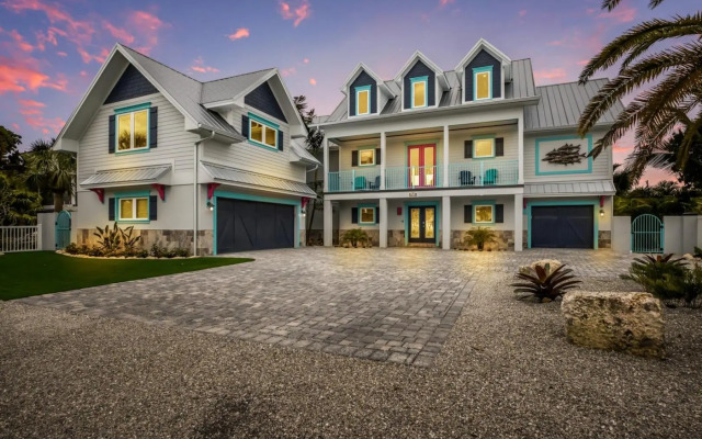 Snook Lookout - 211 Oak Ave