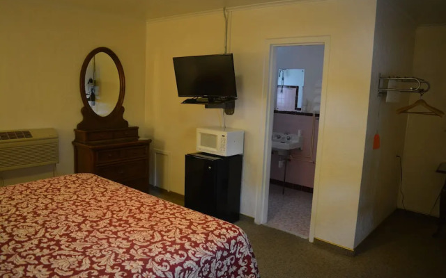 The Evergreen Inn - Motel and RV Park