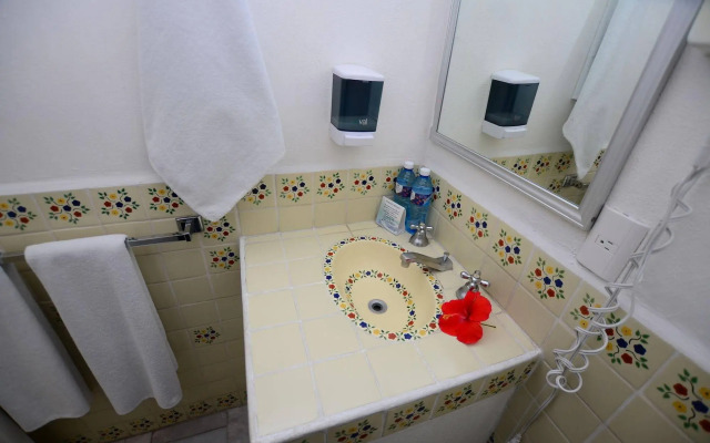 Dolphin Cove Inn
