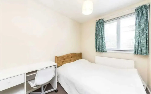 Homely 3 Bedroom House With a Garden