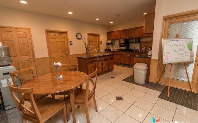 Lake Bluff Inn and Suites