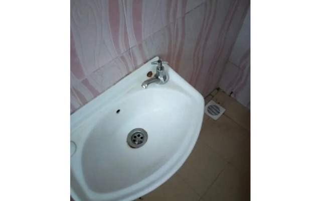 Kwiremia Hotel