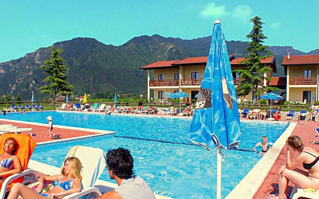 Lake Garda, Beautiful Residence Features Many Facilities