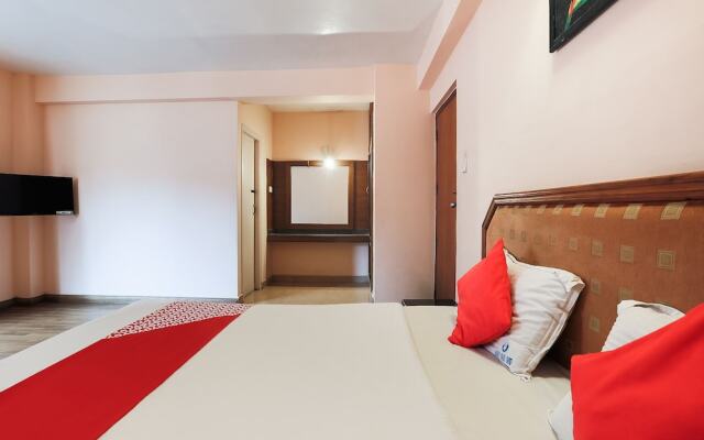 OYO 48910 Hotel Blue Bird