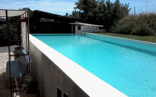 Villa With 6 Bedrooms in Cannes-et-clairan, With Wonderful Mountain Vi