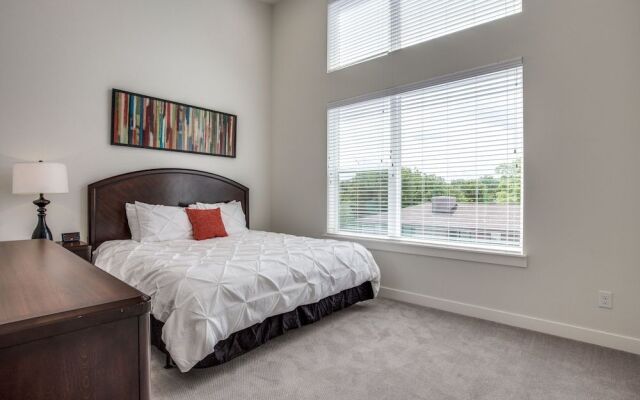 Modern Dallas TownHome 2 BR fully furnis