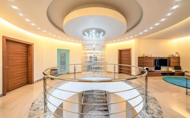 Ultimate Luxury sea front villa with private pool Palm Jumeirah