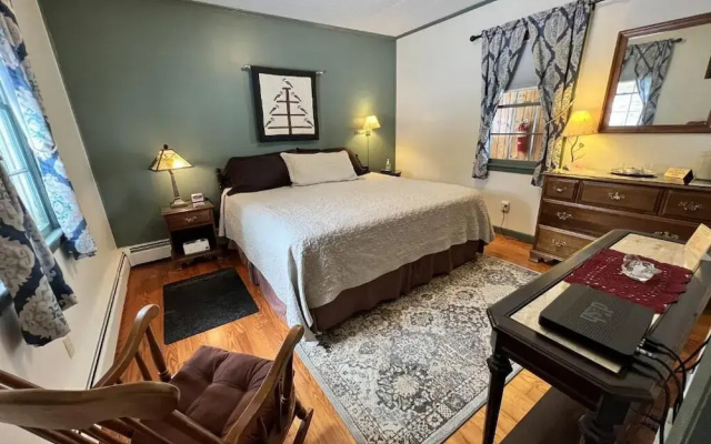 Alamoosook Lakeside Inn