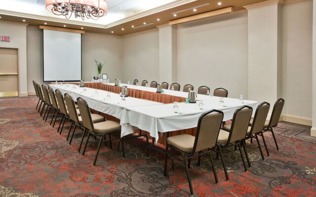 Holiday Inn Hotel & Suites Ottawa Kanata by IHG