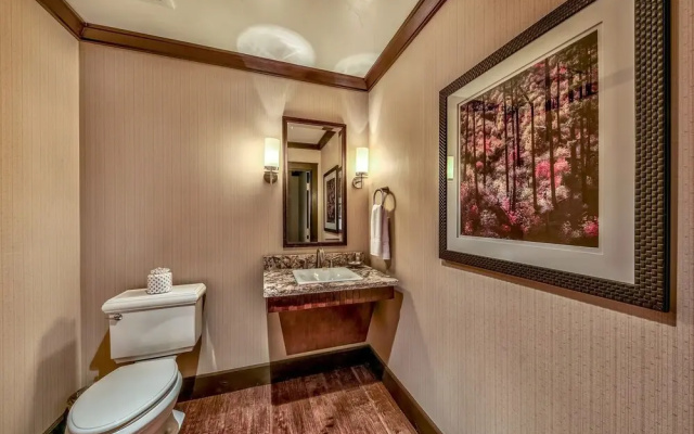 Must See Luxury Vacation  - Sleeps 10 4 Bedroom Condo by RedAwning