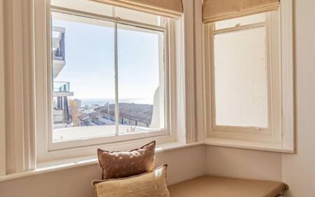 Lovely Holiday Home w Private Courtyard Six Selbourne