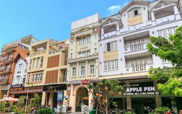 Bin Bin Hotel 3 by Reddoors