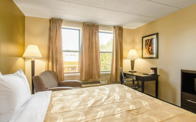 La Casa Inn & Suites - Middleboro