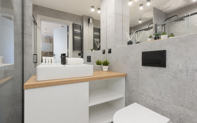 Apartment Srebrna With a View by Renters