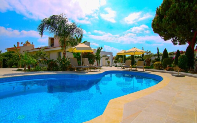 Phaedrus Living: Luxury Villa Ellison