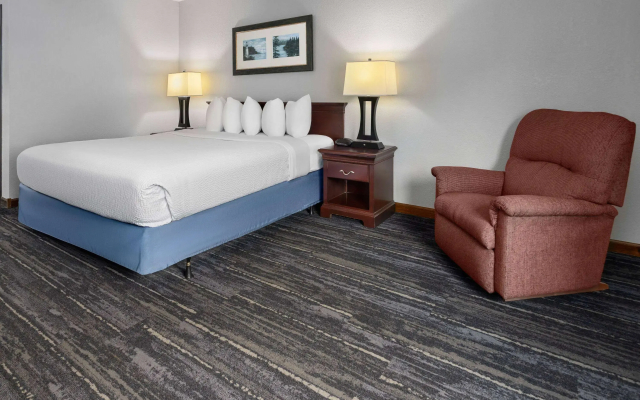 Days Inn by Wyndham Iron Mountain