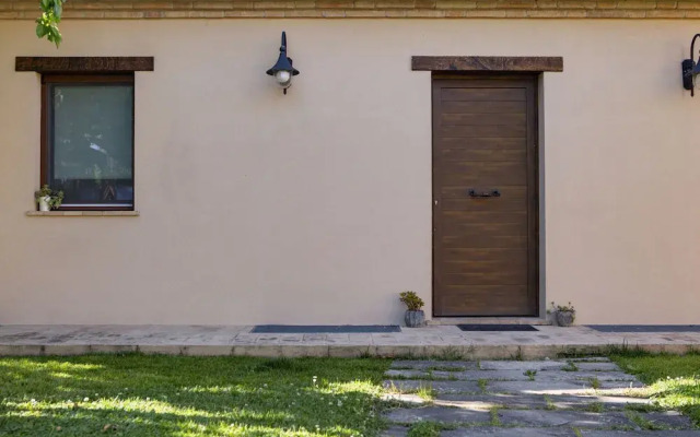 Apartment With Shared Pool